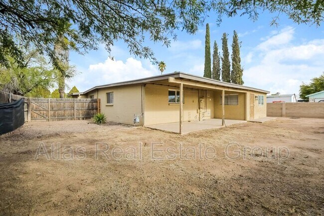 Building Photo - 8464 E Ruby Dr