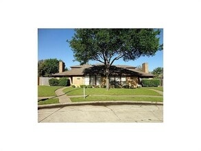Building Photo - 318 Candlewood Pl