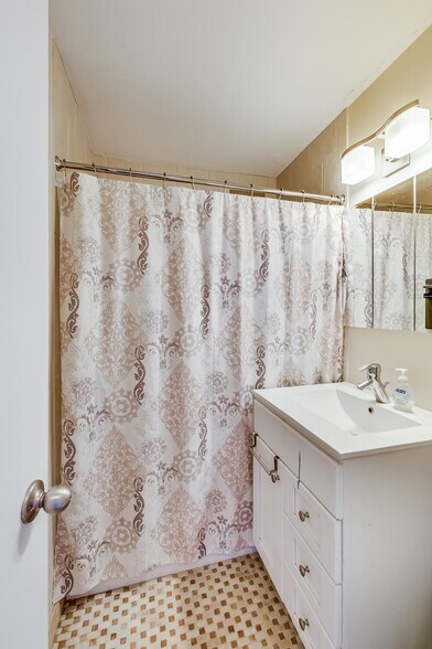 Building Photo - 1000 N Lake Shore Dr