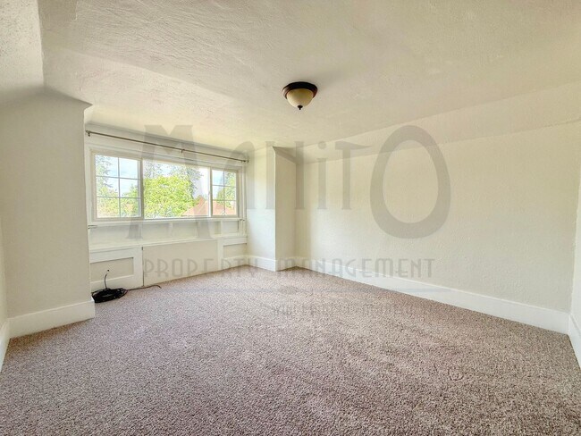 Building Photo - Garland Triplex