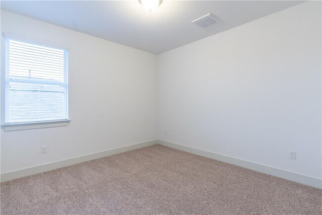 Building Photo - 1410 Casa Dr