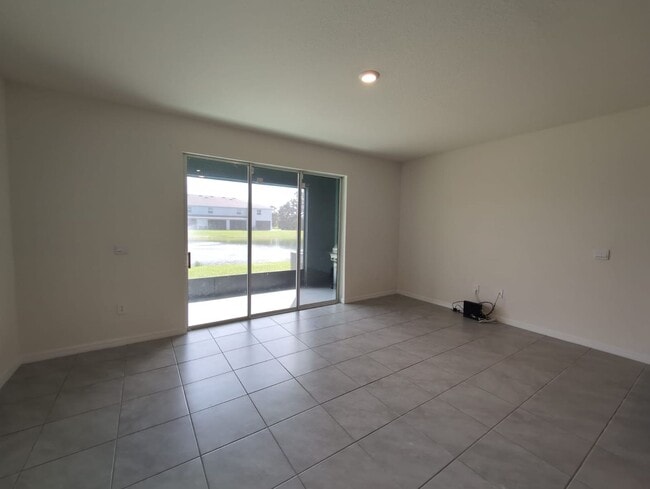 Building Photo - Fresh new build ~ 3 bed/ 2.5 bath Townhous...