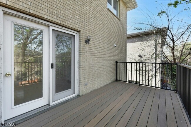 Building Photo - 535 Orchard Ave