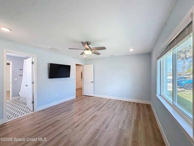 Building Photo - 1707 Shore Dr