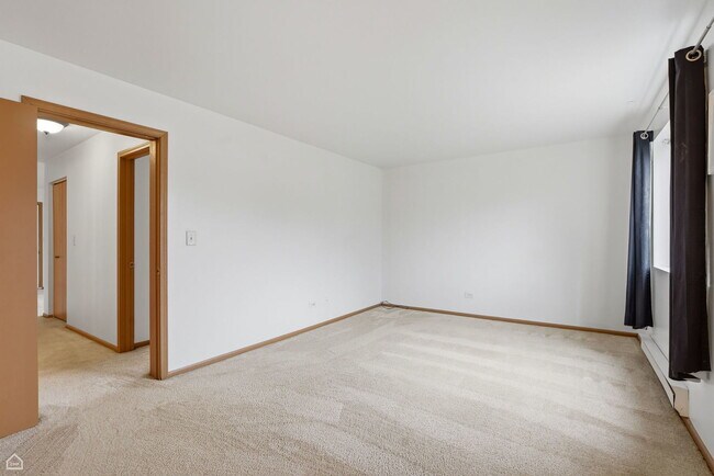 Building Photo - 627 S Virginia Rd