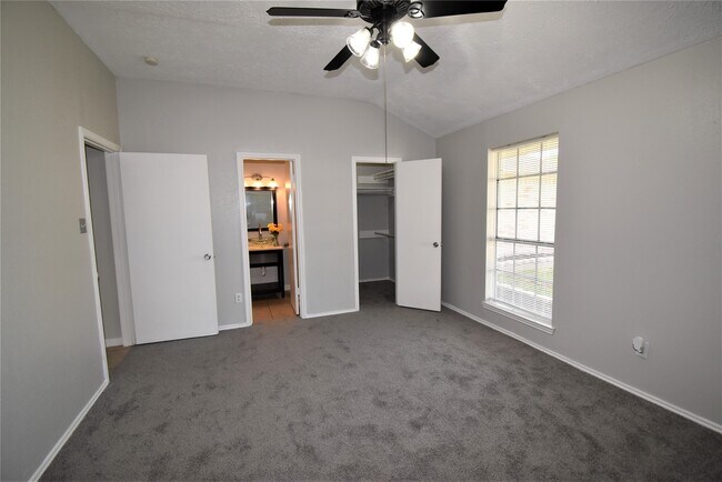 Building Photo - 18007 Forest Cedars Dr