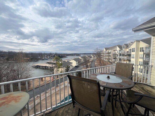 Building Photo - Lakeview Condo for Rent - The Ledges, Osage Beach!