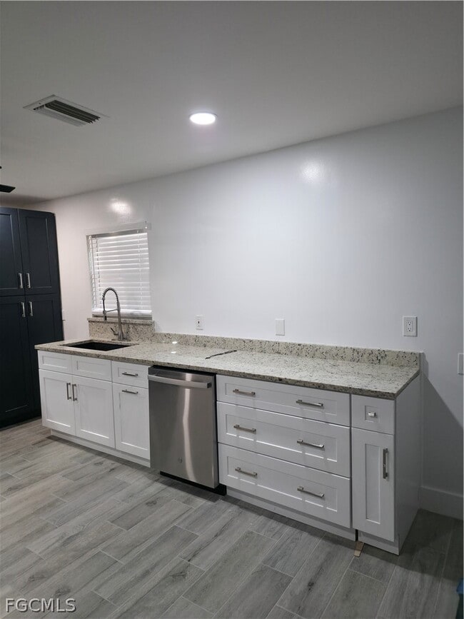 Building Photo - 4474 E Riverside Dr