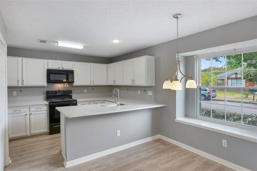 Building Photo - 10243 Oak Branch Ln