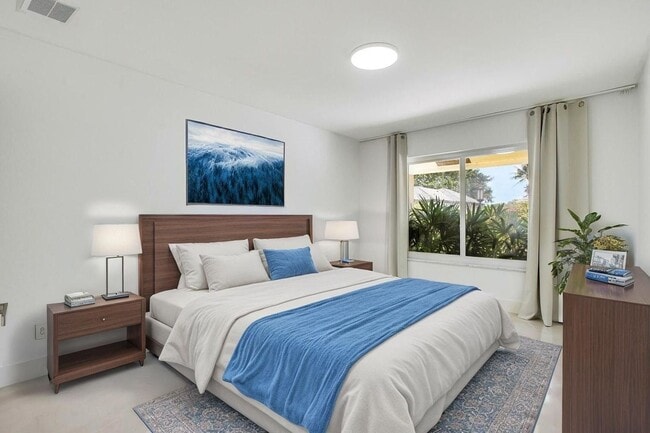 Building Photo - 7351 Valencia Dr