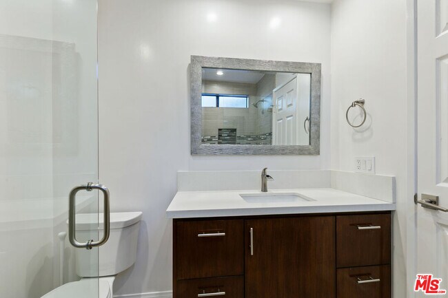 Building Photo - 6515 Dume Dr