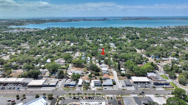 Building Photo - A Truly Charming Find! Discover this stunning 1-bedroom, 1-bath duplex in the highly sought-after...