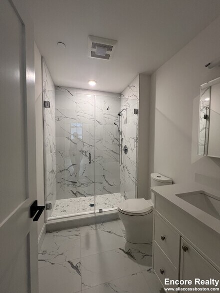 Building Photo - 22 Everett St