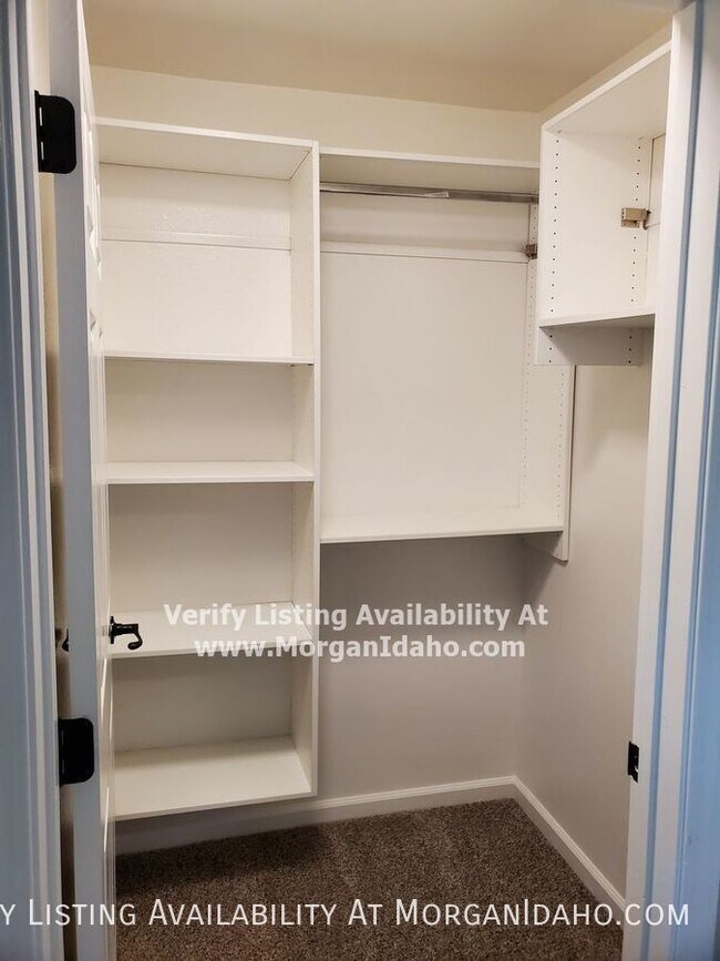 Building Photo - 10096 W Garverdale Ln