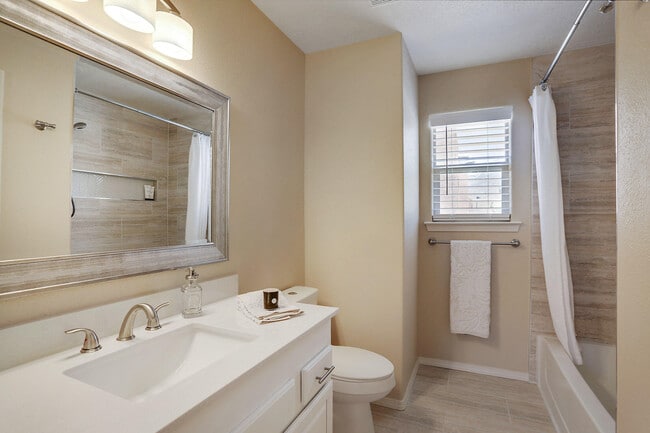 Building Photo - 6215 Goldfield Pl NE