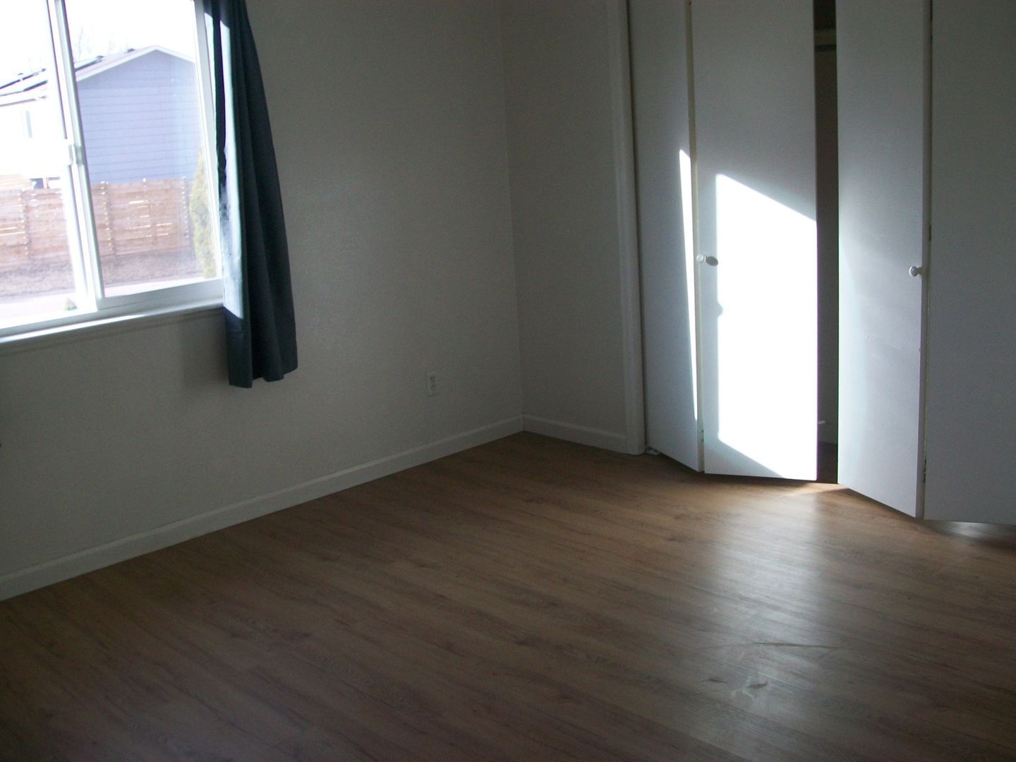 Building Photo - 4448 Lake Mead Dr