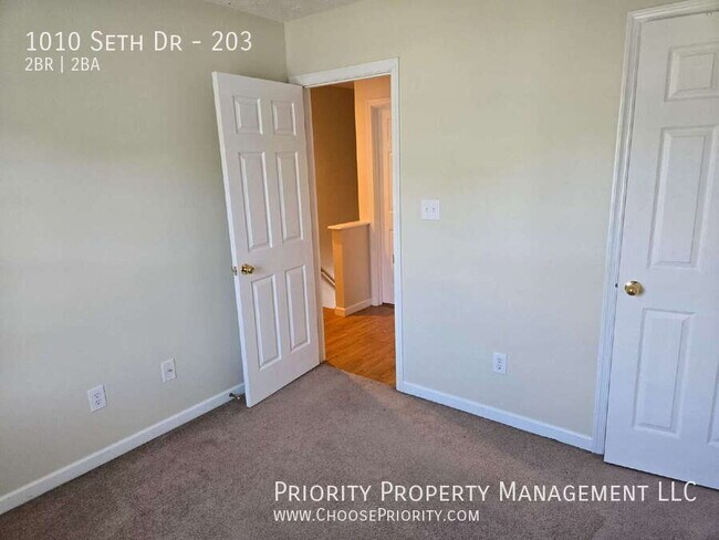 Building Photo - 1010 Seth Dr