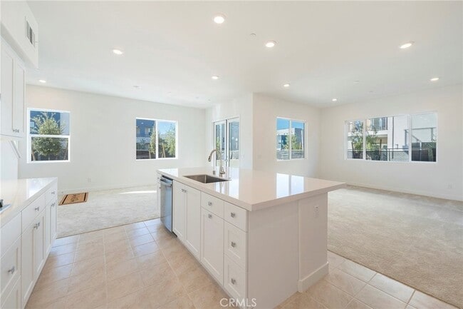 Building Photo - 121 Baluster