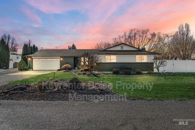 Primary Photo - 4115 E Meadow Wood Dr