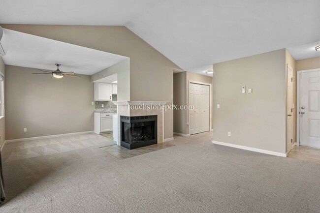 Building Photo - Updated 1BR, 1BA Condo in Murray Hill