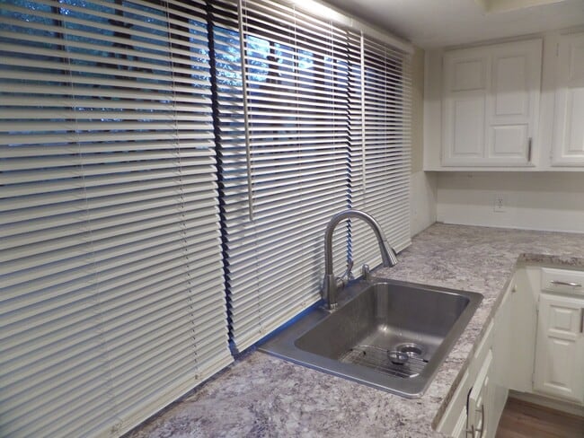 Building Photo - 14611 Leacrest Dr