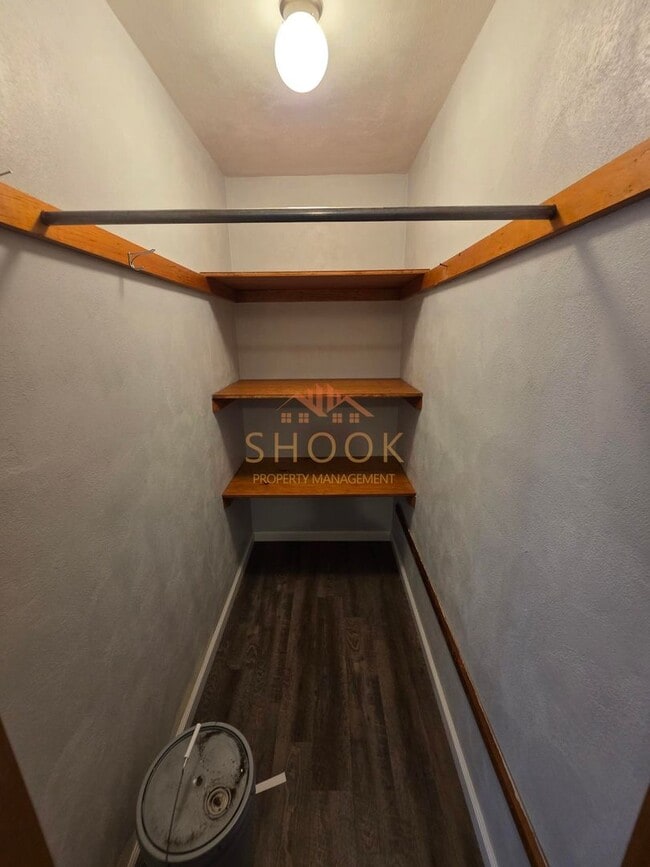 Building Photo - COZY 2 BR HOME NEAR CAMPUS WITH FINISHED B...