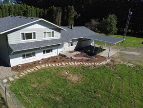 Building Photo - Rare 6 Bedroom Country Ranch Home – Dream Come True!
