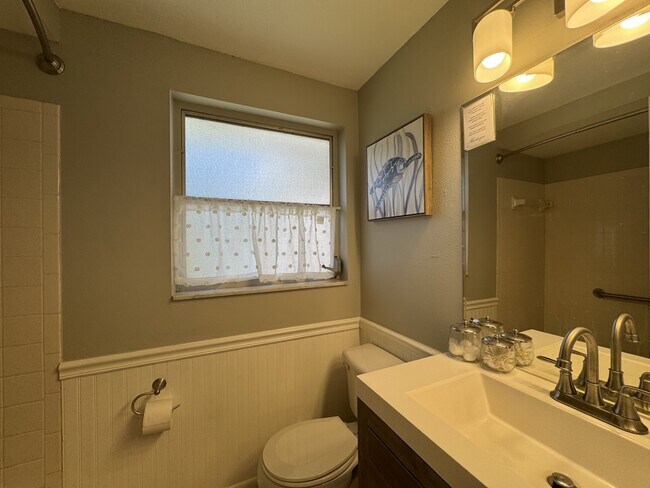 Building Photo - 927 Lemon Bay Dr