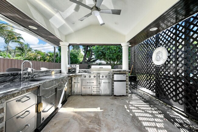 Building Photo - 836 Orchid Dr