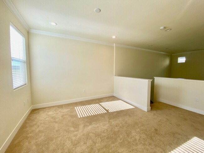 Building Photo - ALMOST NEW, SUPER CLEAN 2 BED, 2.5 BATHS, WOOD FLOORS, STAINLESS STEEL APPLIANCES, CLUBHOUSE WITH...