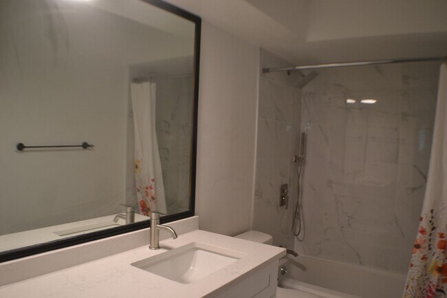 Building Photo - House for Rent in Austin