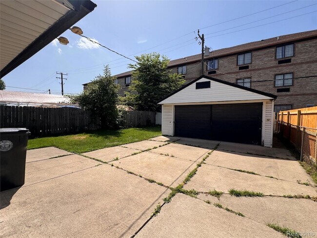 Building Photo - 17611 Clarann St