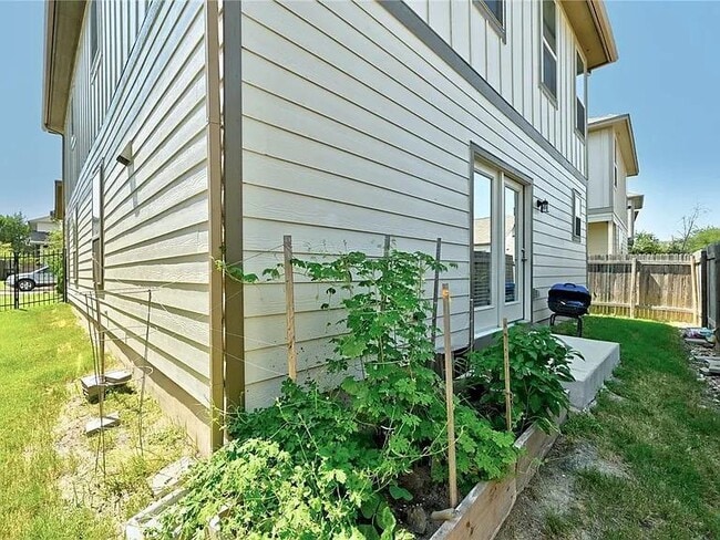 Building Photo - 906 Boatswain Wy