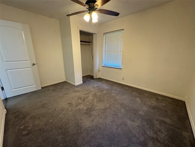 Building Photo - 935 Creager St