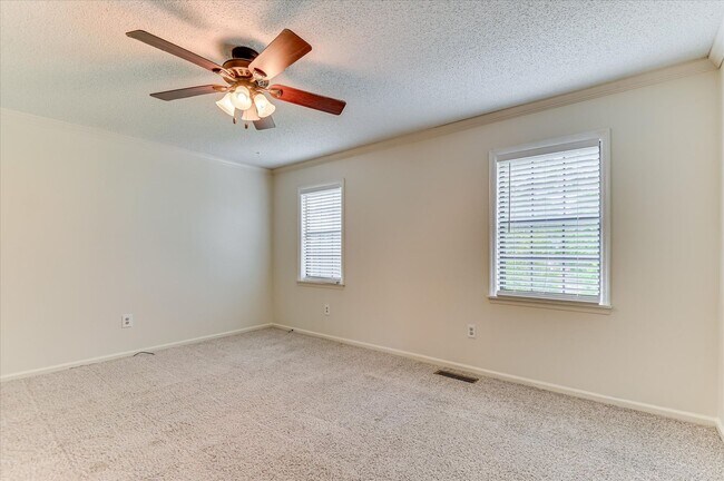 Building Photo - 407 Folkstone Cir