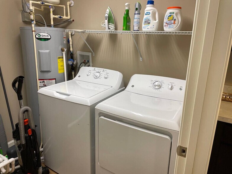 Building Photo - 4669 Lowell Ln