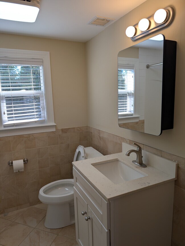 Building Photo - 9 Wall St