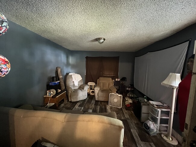 Building Photo - 549 N Dunham St