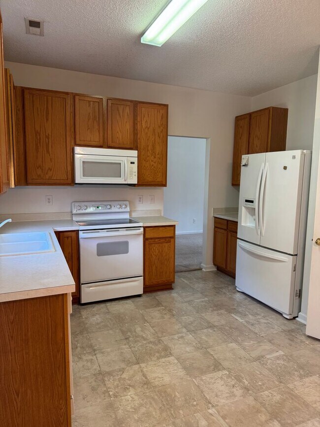 Building Photo - Wonderful 4 bedroom Home in Orchard Farms