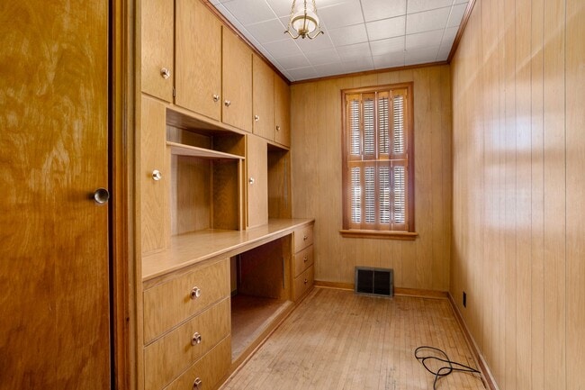 Building Photo - 120 W 5th St