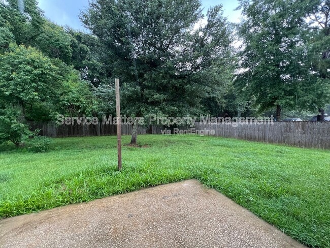 Building Photo - 6017 Autumn Pines Cir