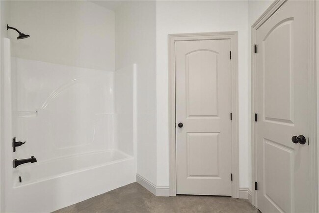 Building Photo - 2120 Robin St