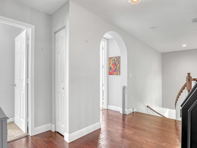 Building Photo - 2227 Ridgewood Cir