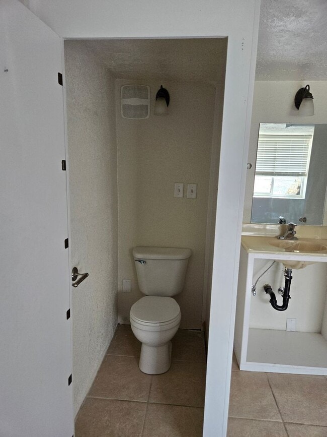 Building Photo - Charming apartment