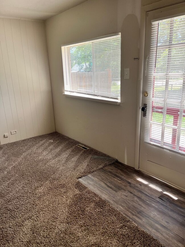 Building Photo - Charming 2-Bedroom Home Near the Heart of ...
