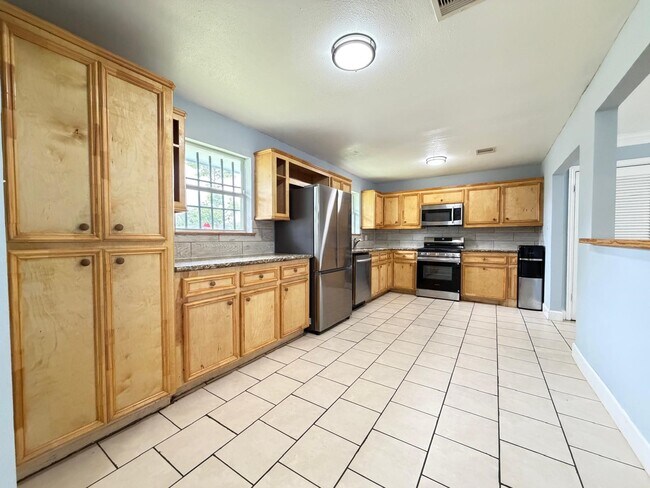 Building Photo - 5503 Bertellis Ln