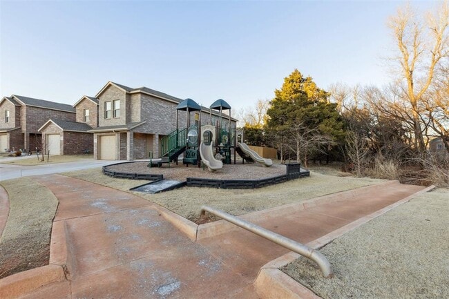 Building Photo - 14910 Parkway Center Ave