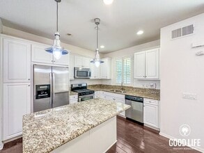 Building Photo - 1823 Peach Ct