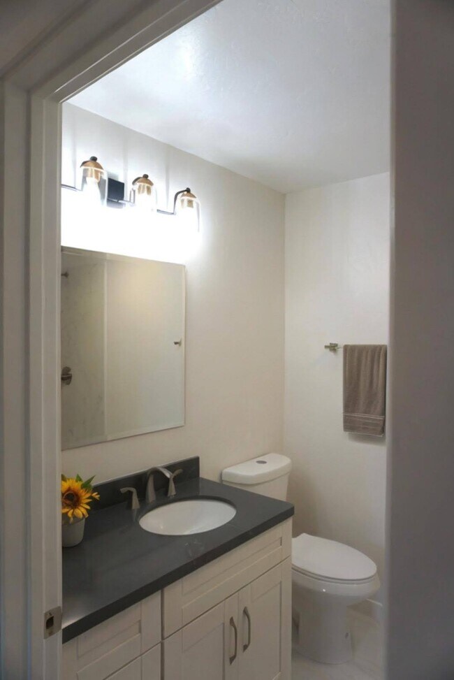 Building Photo - 2092 Penasquitas Dr