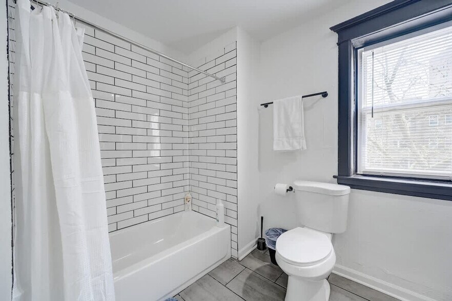 Building Photo - 1930 N Prospect Ave